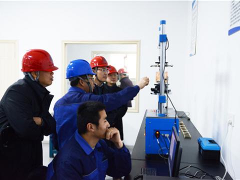 扬中市委常委孙健一行来0638太阳集团官网旅行“柴继涛劳模立异事情室”